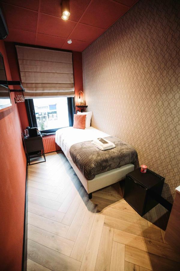 Small Single Room,1070941642:JPEG